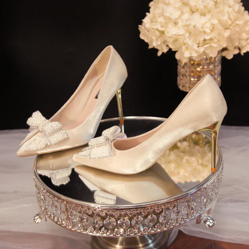 Chaussures de mariage blanches avec nœud en strass