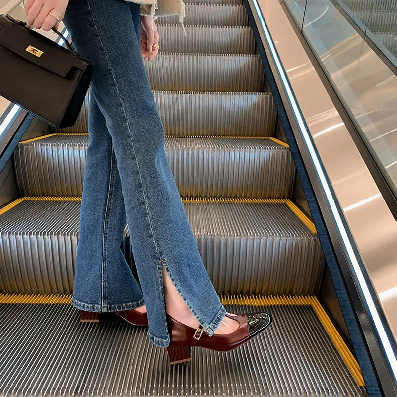 Escarpins à talons hauts en cuir brodé avec boucle en T