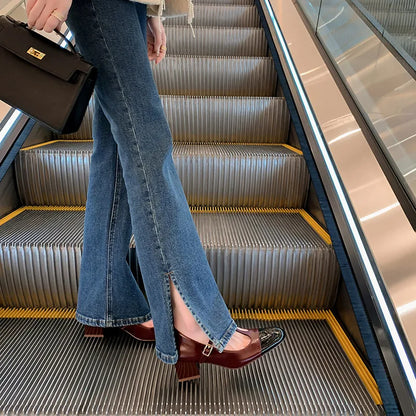 Escarpins à talons hauts en cuir brodé avec boucle en T