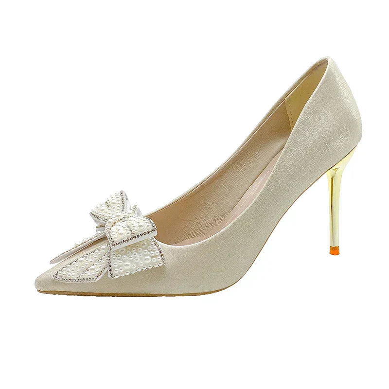 Chaussures de mariage blanches avec nœud en strass