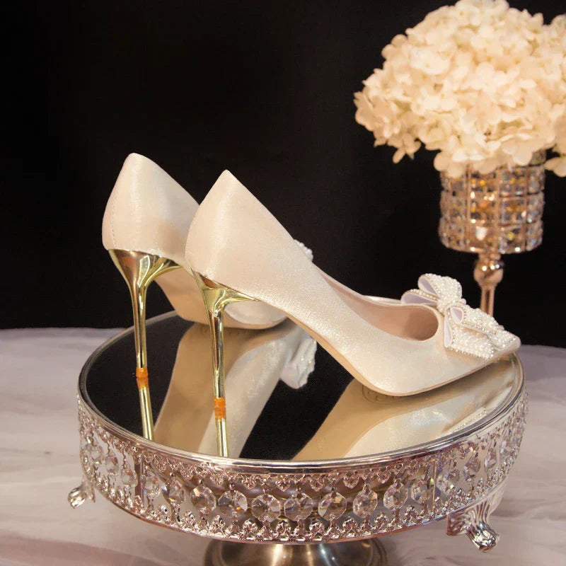 Chaussures de mariage blanches avec nœud en strass