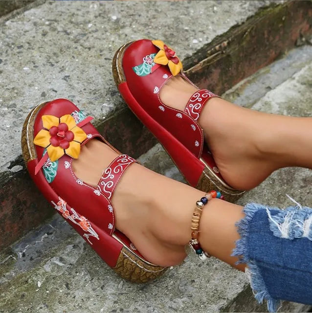 Chaussures d'été à semelles compensées et creuses avec motifs floraux