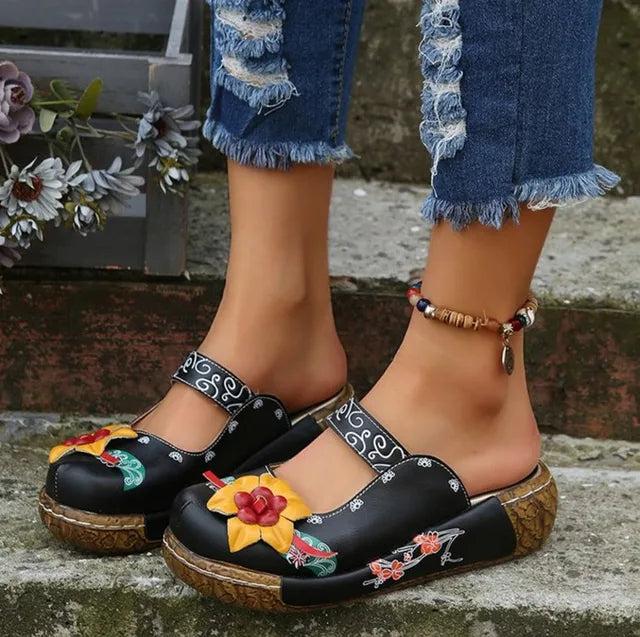 Chaussures d'été à semelles compensées et creuses avec motifs floraux