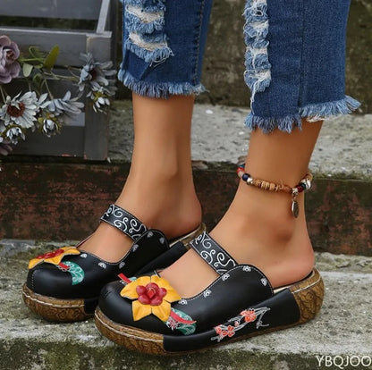 Chaussures d'été à semelles compensées et creuses avec motifs floraux